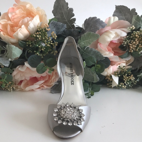 Audrey Brooke embellished satin pump - Picture 7 of 8